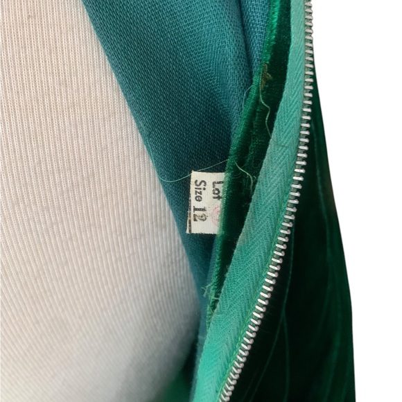 Vintage 60’s emerald green velvet mock neck maxi dress with lace detail size M - Picture 8 of 10